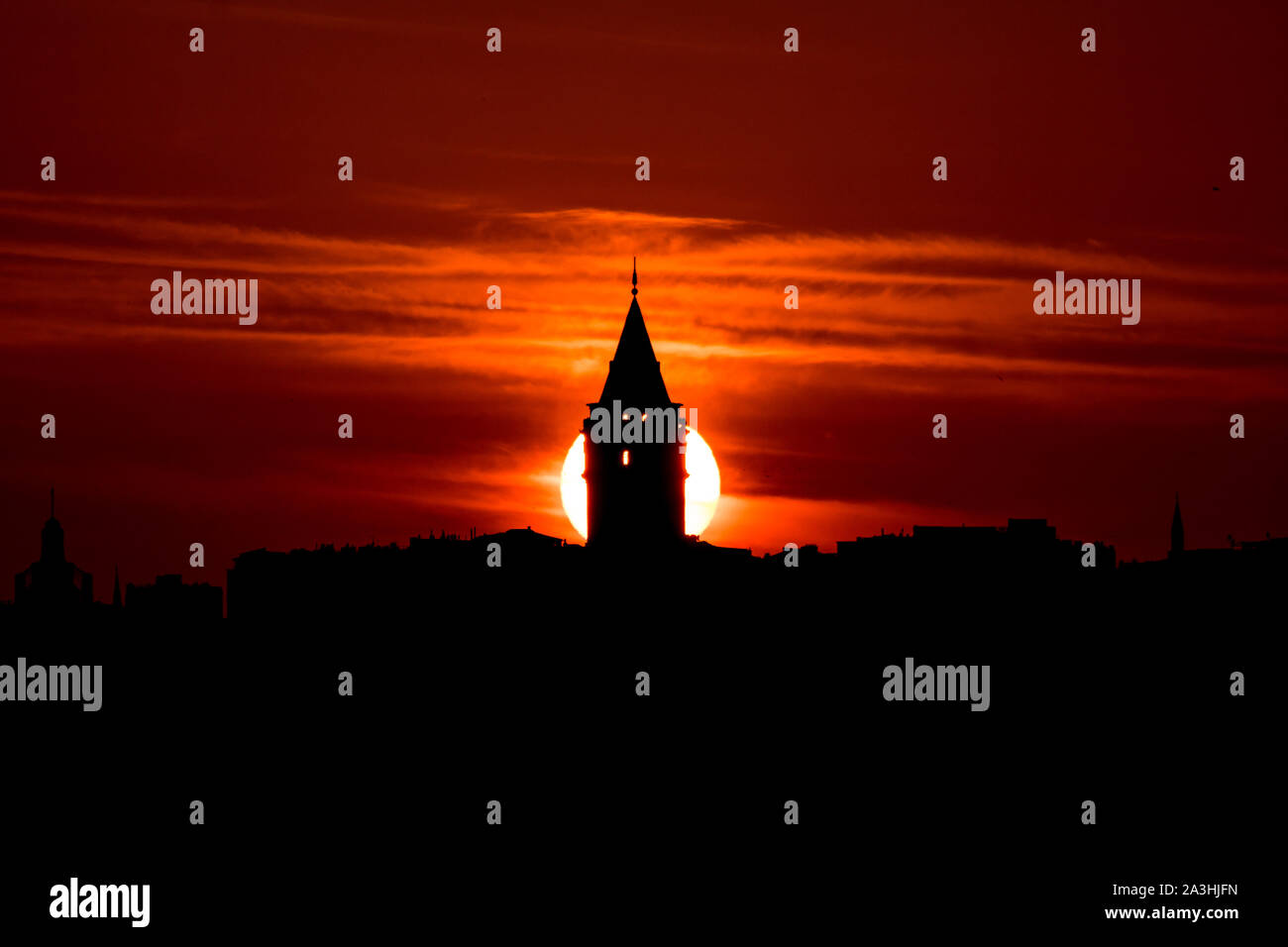 Galata Tower bei Sonnenuntergang in Istanbul Stockfoto