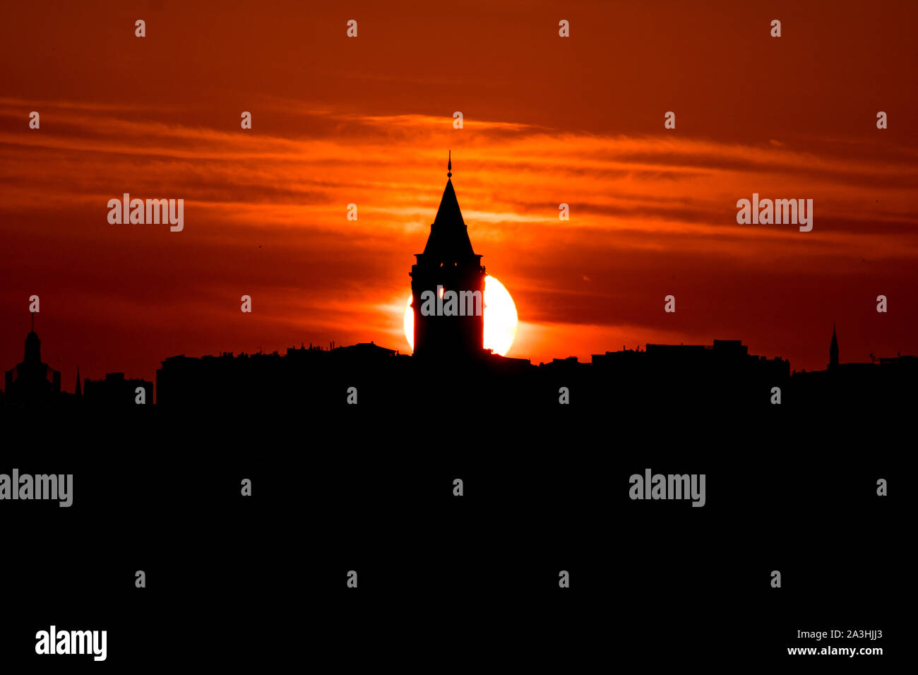 Galata Tower bei Sonnenuntergang in Istanbul Stockfoto