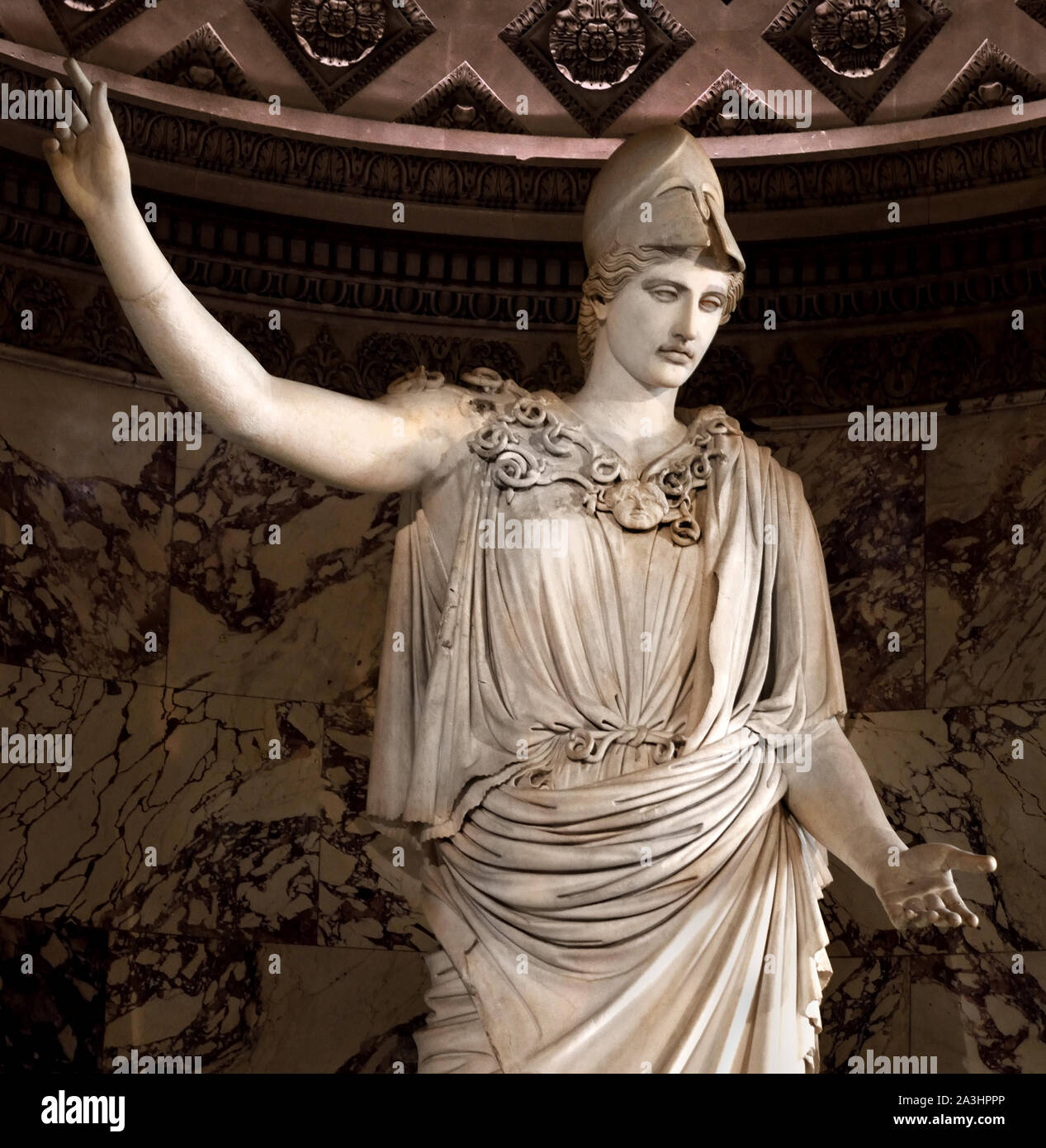 Das Athena von Velletri Velletri oder Pallas ist ein Typ der klassischen Marmor Statue der Athene, das Tragen eines Helmes. (Original auf Cresilas) ersten Jahrhundert N.CHR. Paros Marmor, H. 3,05 mGreek, Griechenland, Römische zugeschrieben, Stockfoto