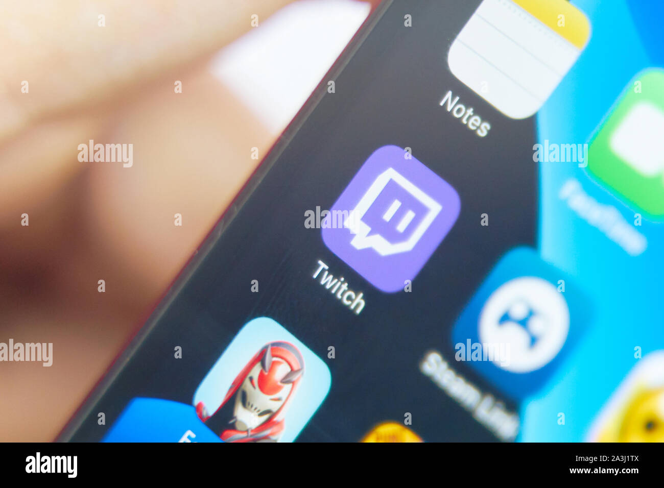 Bischkek, Kirgisistan - 6. Juli 2019: Nahaufnahme der Twitch: Live Spiel Streaming mobile App von Twitch Interactive, Inc. Stockfoto