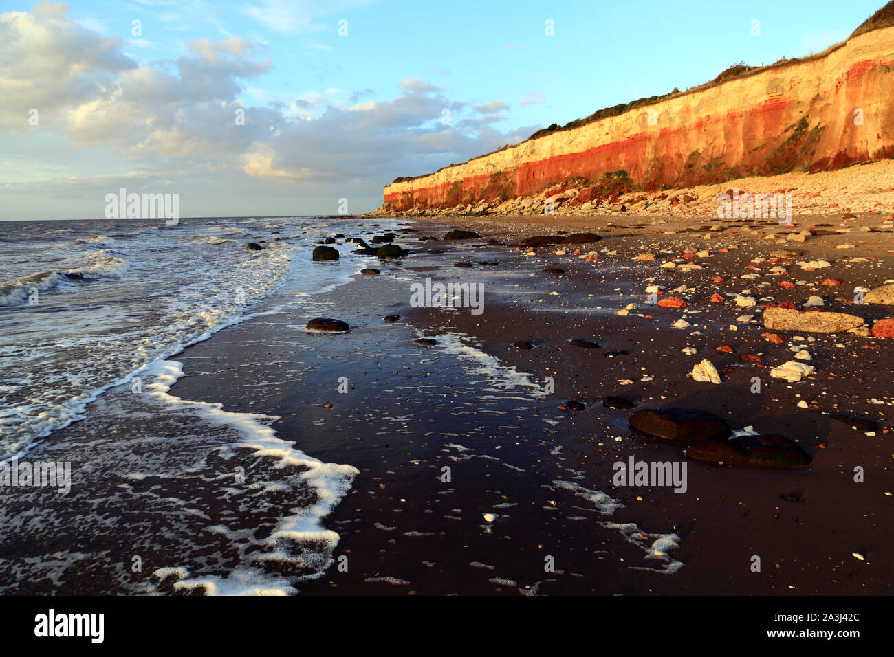 Old Hunstanton, gestreifte Felsen, Strand, Wash, Nordsee, Norfolk, England, Grossbritannien, Kreide, carstone Stockfoto