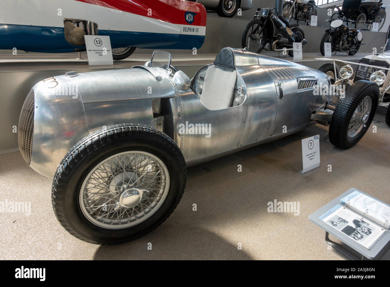 Ein Auto Union Typ C'Grand Prix' Auto (1936/7) im Deutschen Museum Verkehrszentrum (Deutsch Transport Museum), München, Bayern, Deutschland. Stockfoto