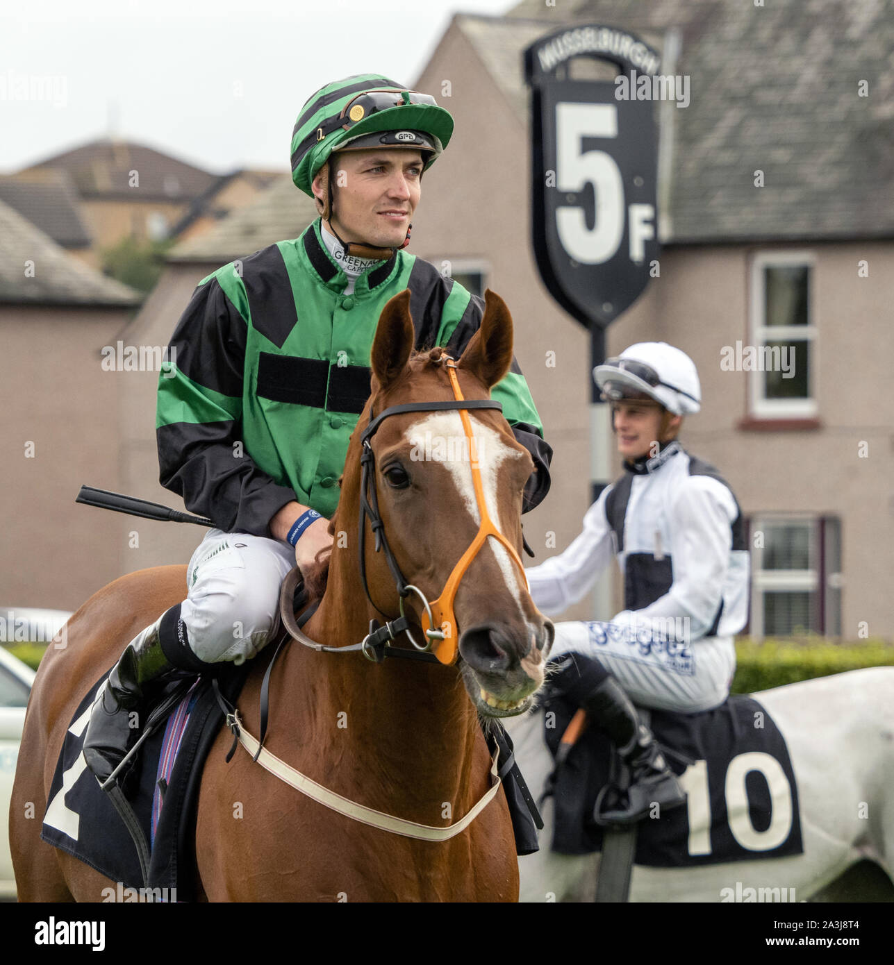 Jockey Kevin Stott auf ein Junge, vor dem Start der Royal Scots Club Handicap bei Musselburgh - 29. September 2019. Stockfoto