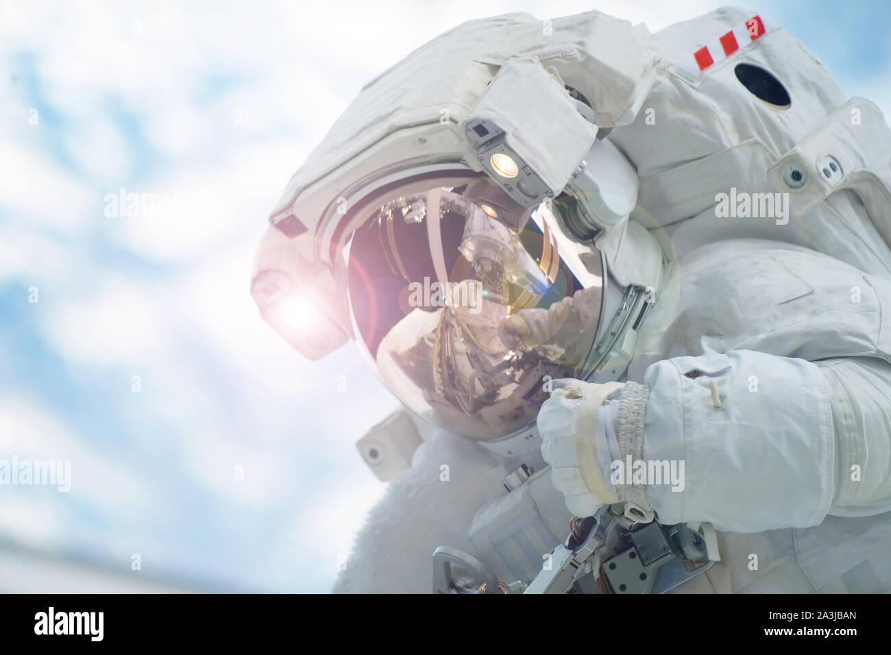 Astronaut im Weltraum in einem Raumanzug. Elemente dieses Bild wurde von der NASA eingerichtet. Stockfoto