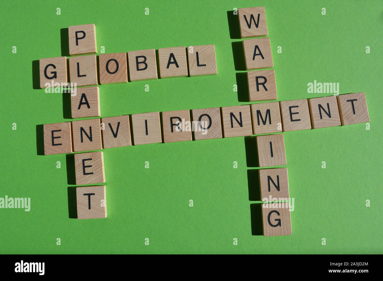 Grüne, Umwelt, Sparen, Planet, Wörter in 3d Holz- Alphabet Buchstaben in einem Kreuzworträtsel. Umweltprobleme. Stockfoto