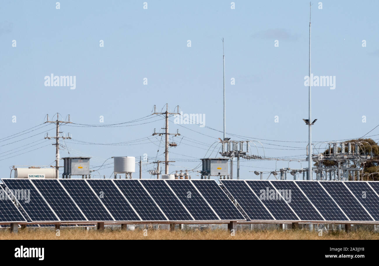 Wemen Solar Farm, eine Einachsige Nachführung Installation von 110 MW Spitzenleistung, in NW-Victoria, Australien Stockfoto