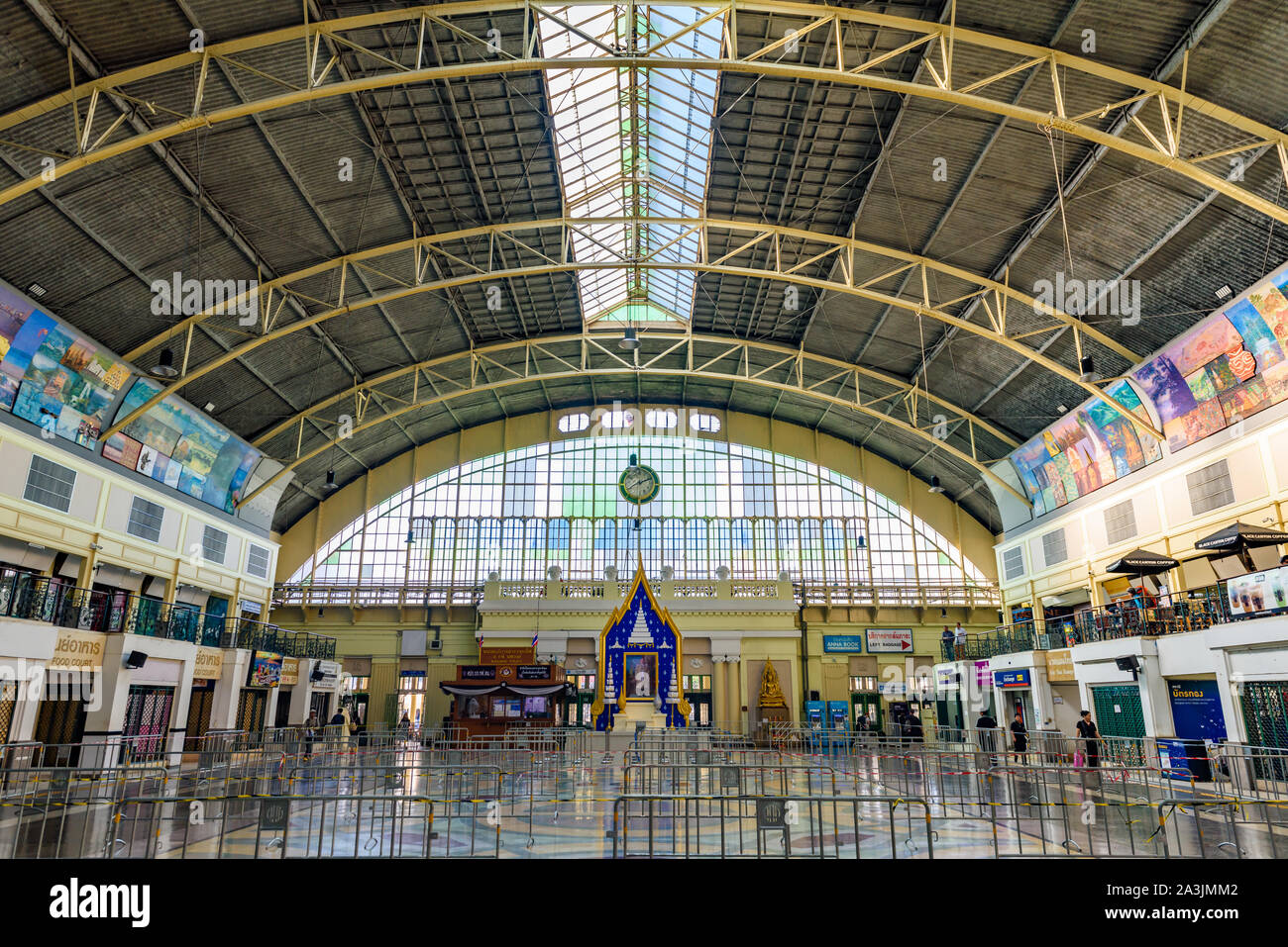 Bangkok, Thailand - 19. Oktober 2017: In Bangkok Bahnhof Haupthalle. Stockfoto