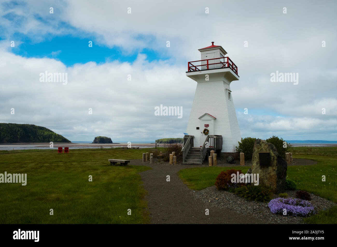 Leuchtturm bei Ebbe auf fünf Inseln, Neuschottland auf Minas Basin, eine Sub-Becken in der Bucht von Fundy mit extremen Gezeiten. Stockfoto