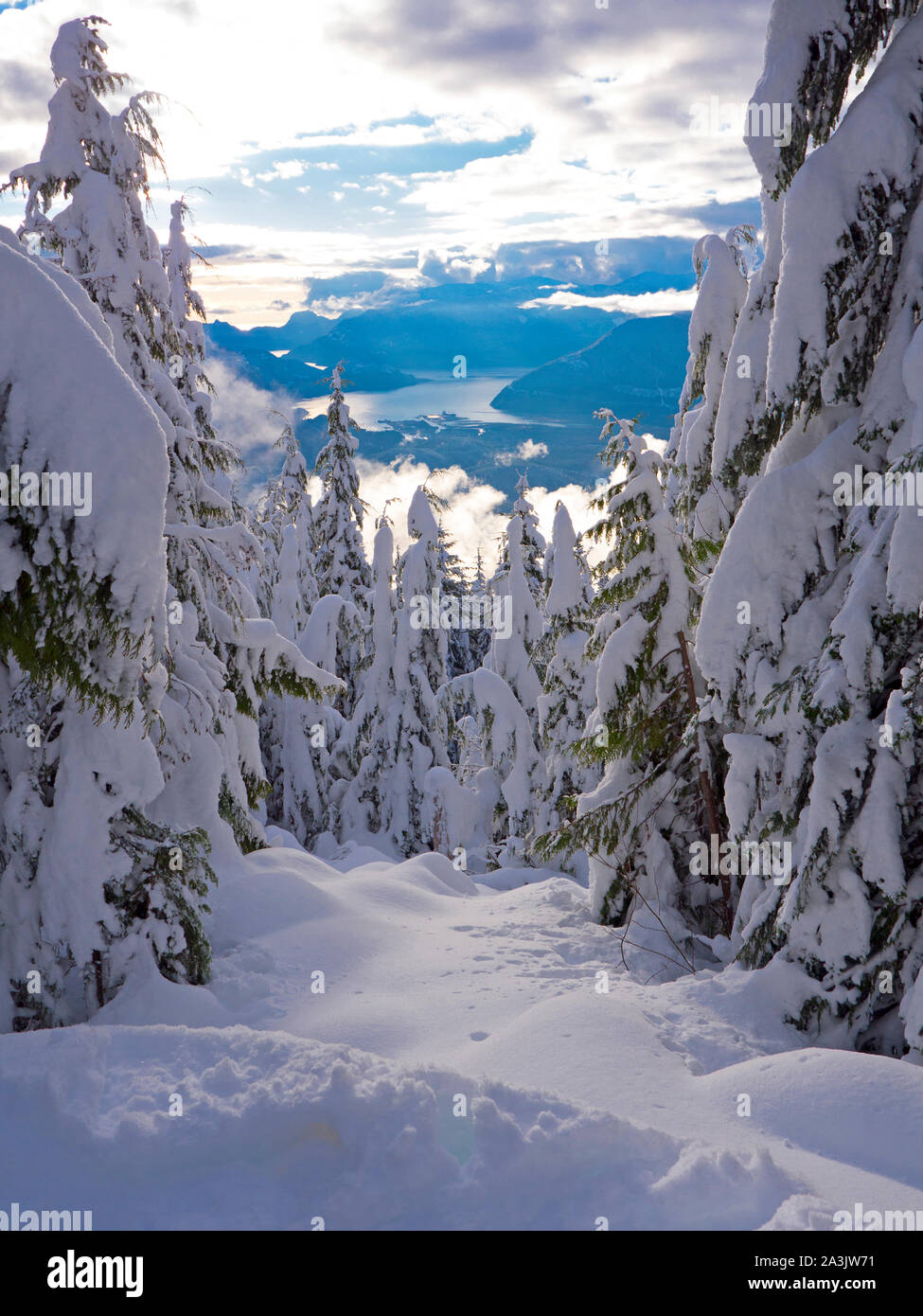 Sicht des Howe Sound und Squamish von Garibaldi Provincial Park, BC Stockfoto