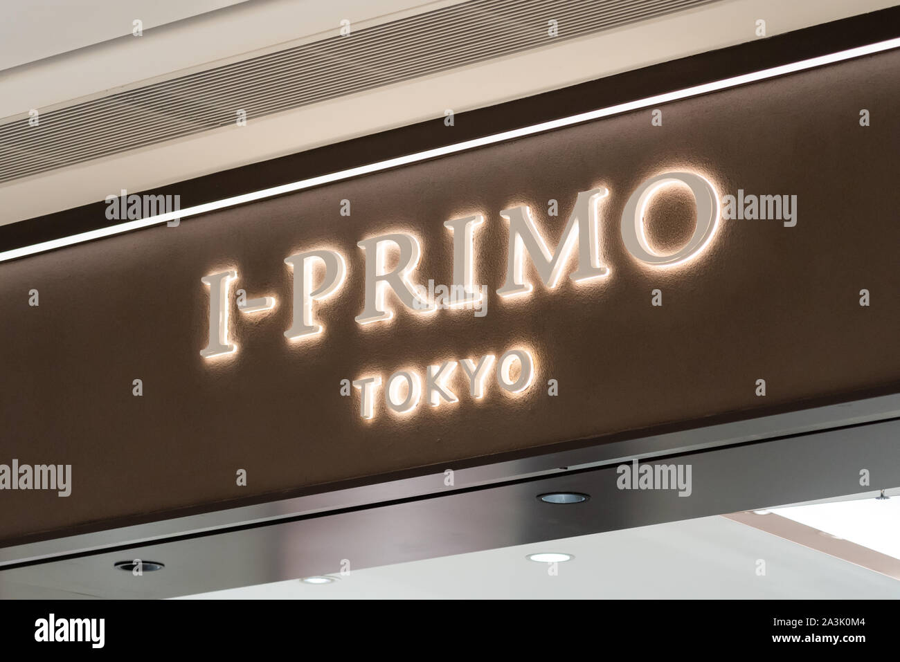 Japanische Brautschmuck Design und Einzelhandel Unternehmen I-Primo-Logo in Shenzhen gesehen. Stockfoto