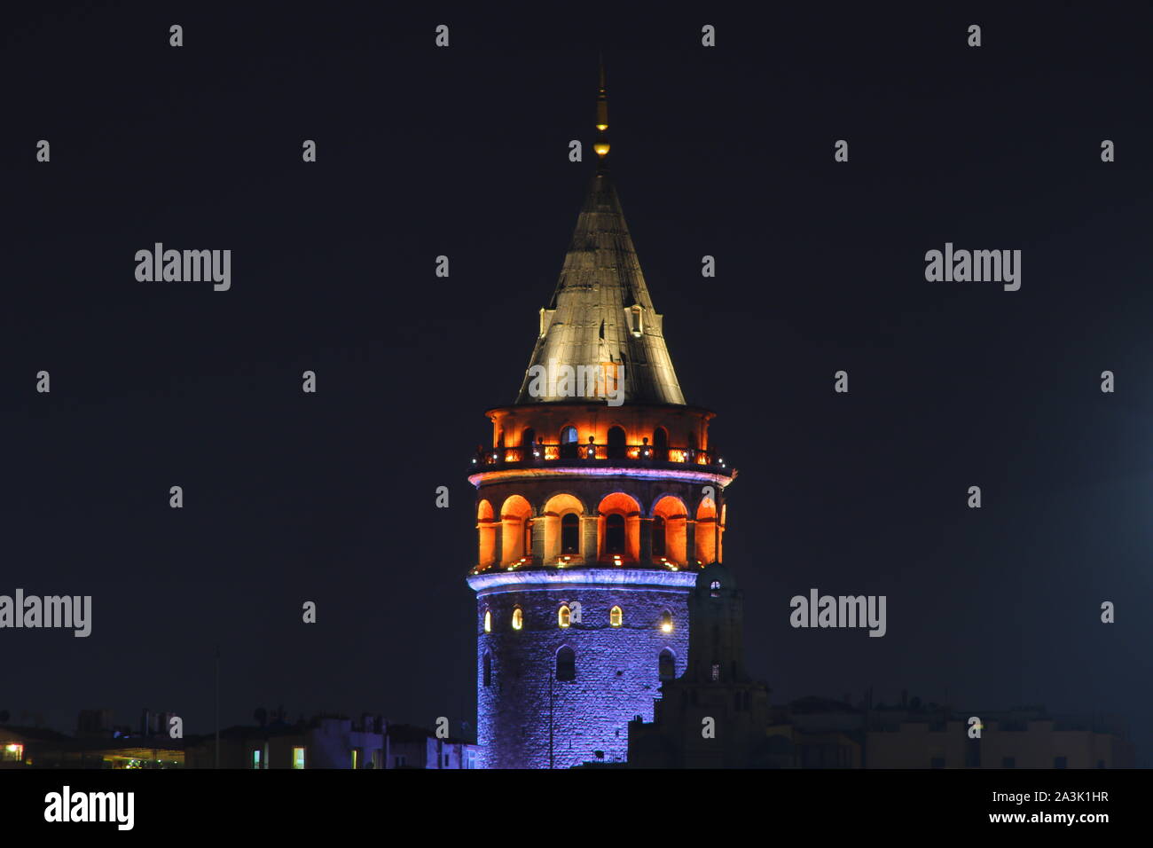 Galata-Turm bei Nacht Stockfoto