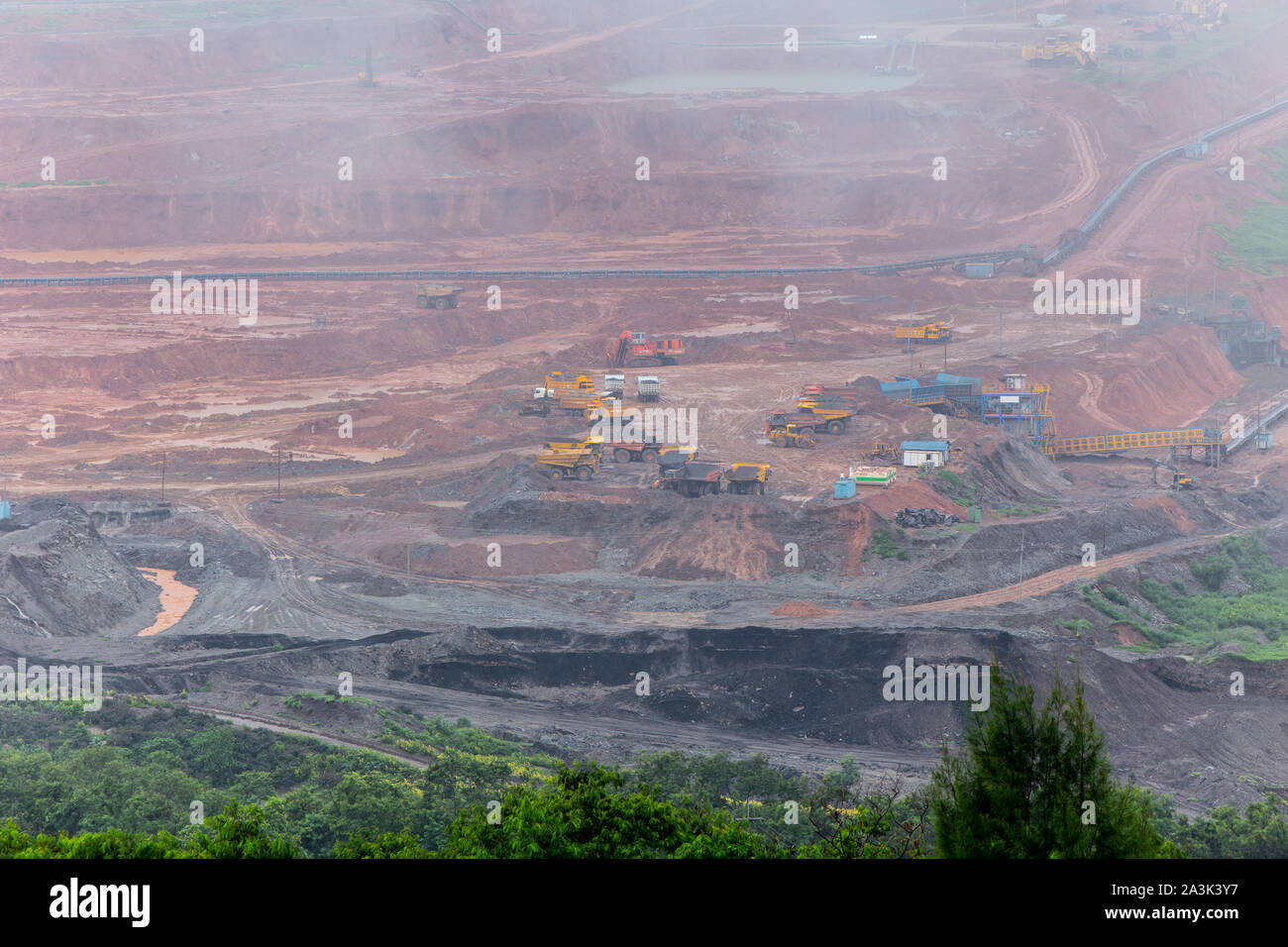 Braunkohle und Coal Mine Feld Grube Natur Berg Zerstörung Stockfoto