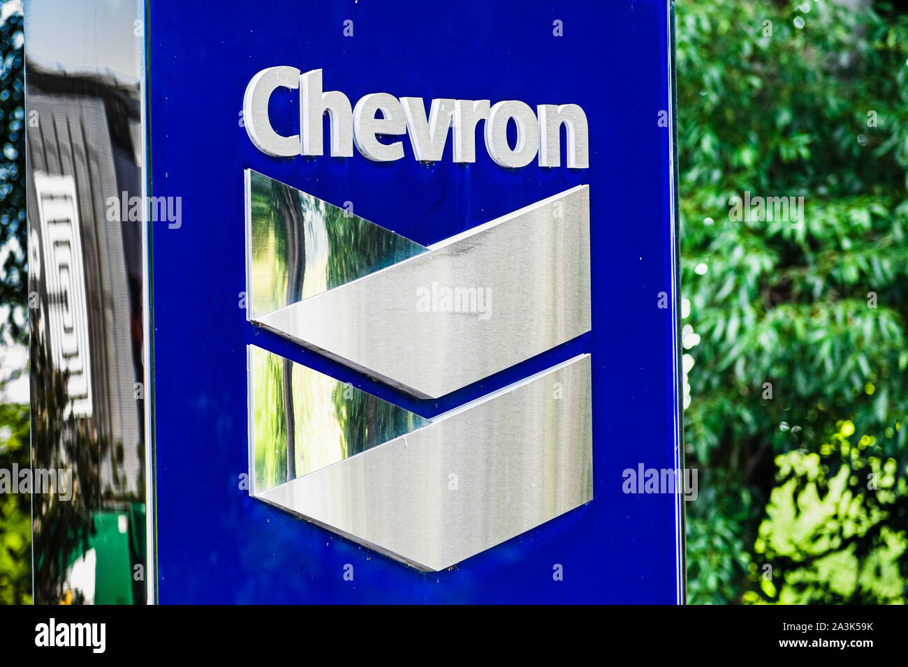 Sep 25, 2019 San Ramon/CA/USA - Chevron Zeichen an ihrem Hauptsitz in San Francisco Bay Area; Chevron Corporation ist eine US-amerikanische multinationale Stockfoto