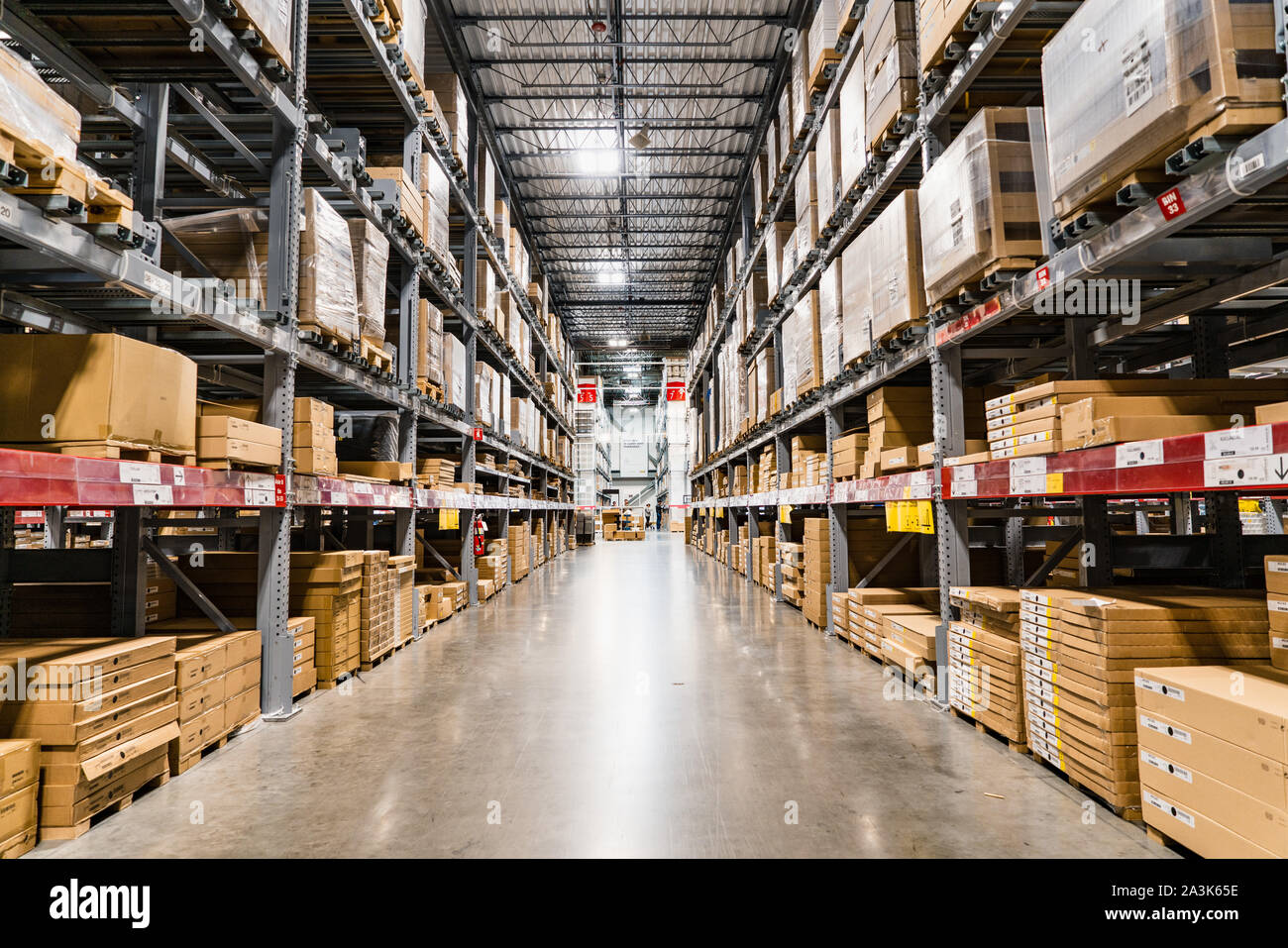 Sep 28, 2019 East Palo Alto/CA/USA - Self Service Bereich Gang bei einem der IKEA Einrichtungshäuser in der San Francisco Bay eröffnet; IKEA, einem schwedischen multinationalen Stockfoto