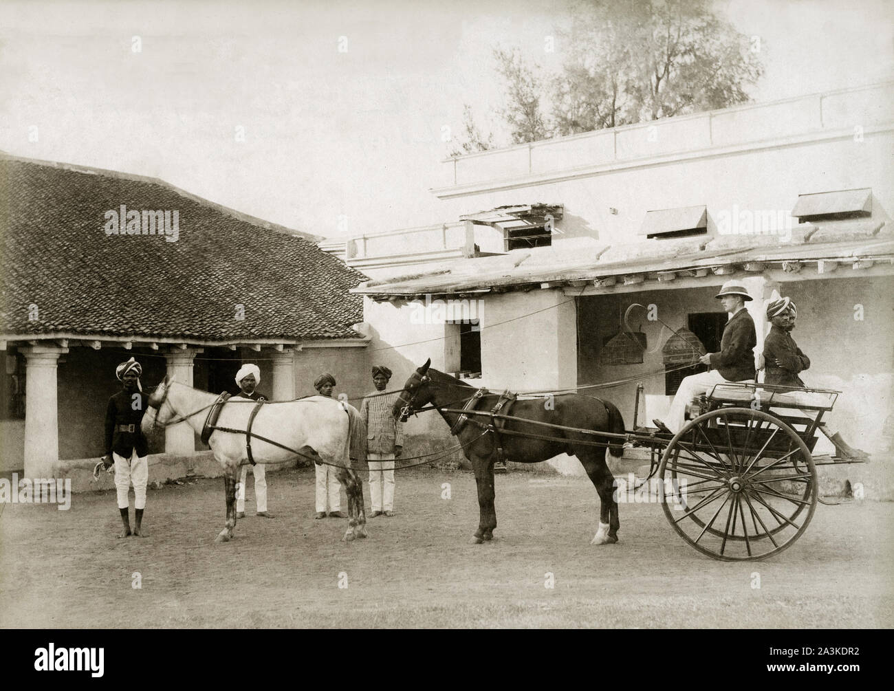 Pony und Trap und Knechte, Britisch Indien Stockfoto