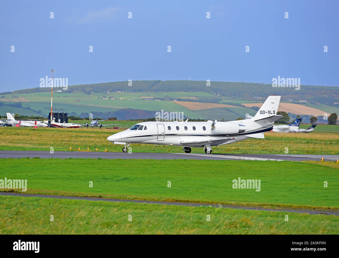 Eine Cessna Citation 560xls verlassen Inverness Dalcross Flughafen in den schottischen Highlands GROSSBRITANNIEN. Stockfoto