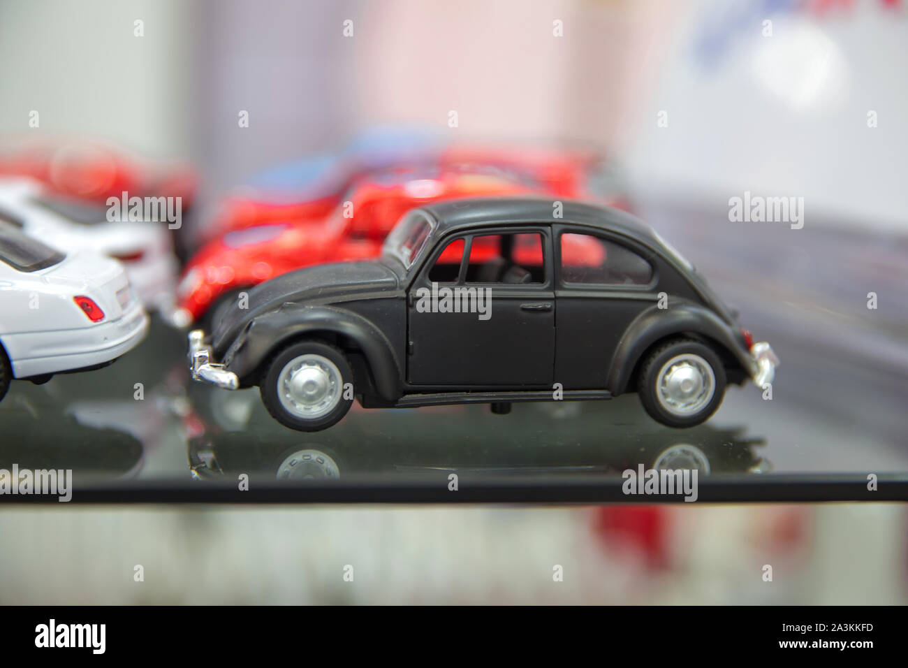 Kinder Auto corvette Pedal Car im Museum Sammlung klassischer Autos. Als Kinder Spielzeug in China produziert. Miniatur. der Kinder retro Stockfoto