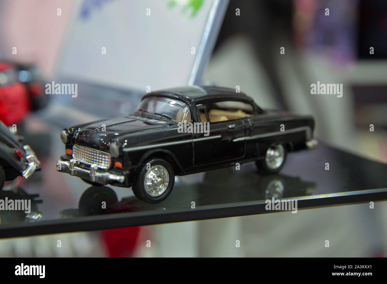 Kinder Auto corvette Pedal Car im Museum Sammlung klassischer Autos. Als Kinder Spielzeug in China produziert. Miniatur. der Kinder retro Stockfoto