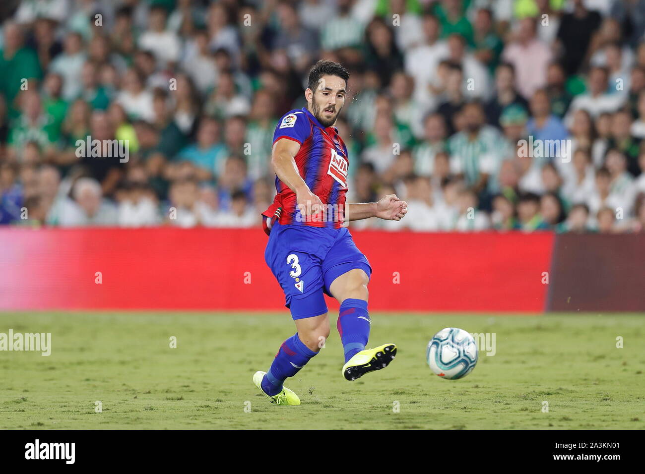 Sevilla, Spanien. 4. Okt, 2019. Pedro Bigas (Eibar) Fußball: Spanisch "La Liga Santander' Match zwischen Real Betis 1-1 SD Eibar im Estadio Benito Villamarin in Sevilla, Spanien. Credit: mutsu Kawamori/LBA/Alamy leben Nachrichten Stockfoto