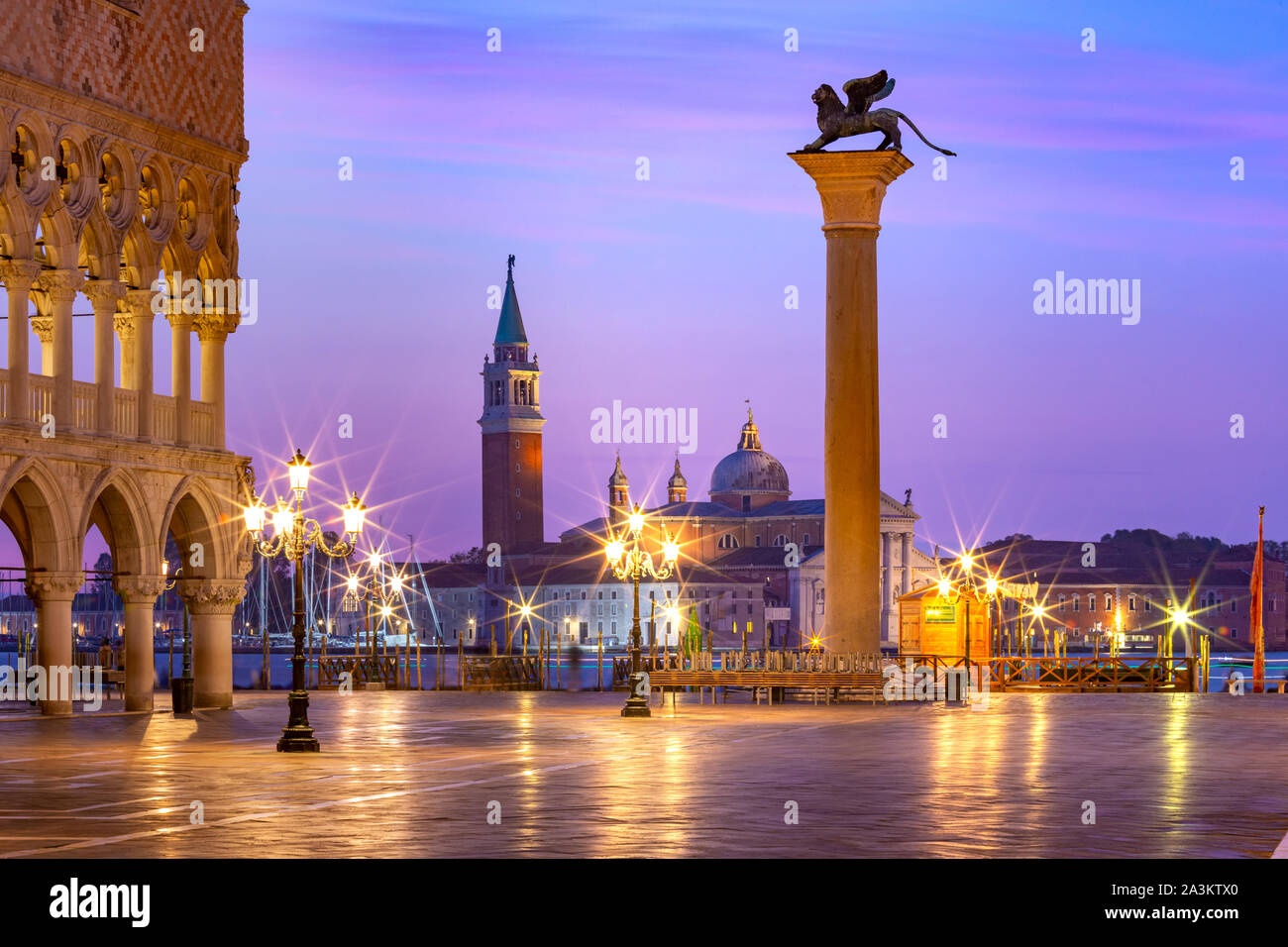 San Marco Platz bei Sonnenaufgang. Venedig, Italien Stockfoto