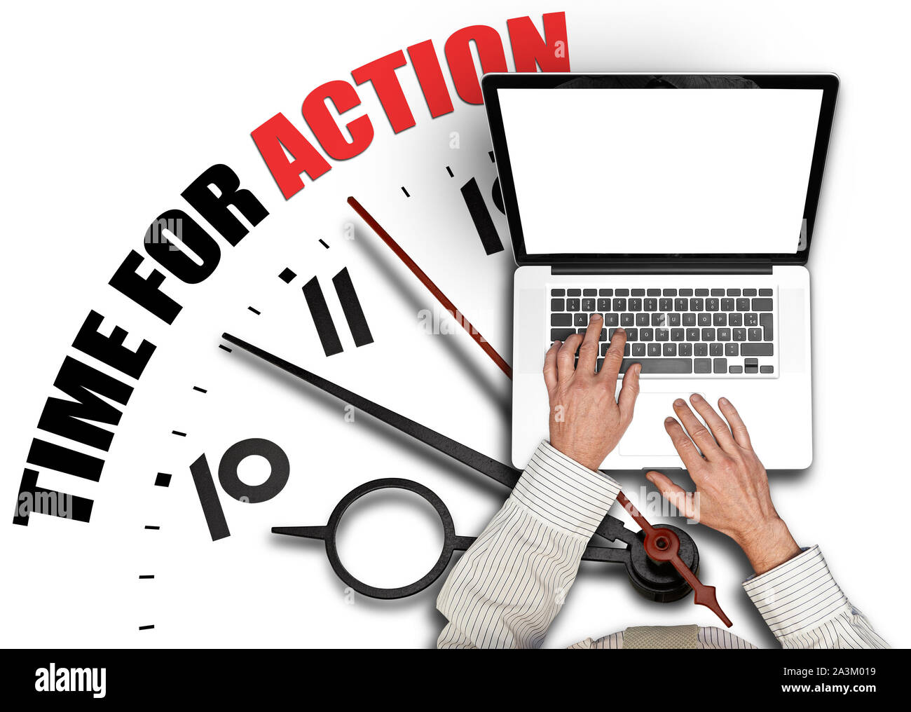 Geschäftsmanns, der auf seinem Laptop und die Zeit für Aktionen word im Hintergrund Stockfoto