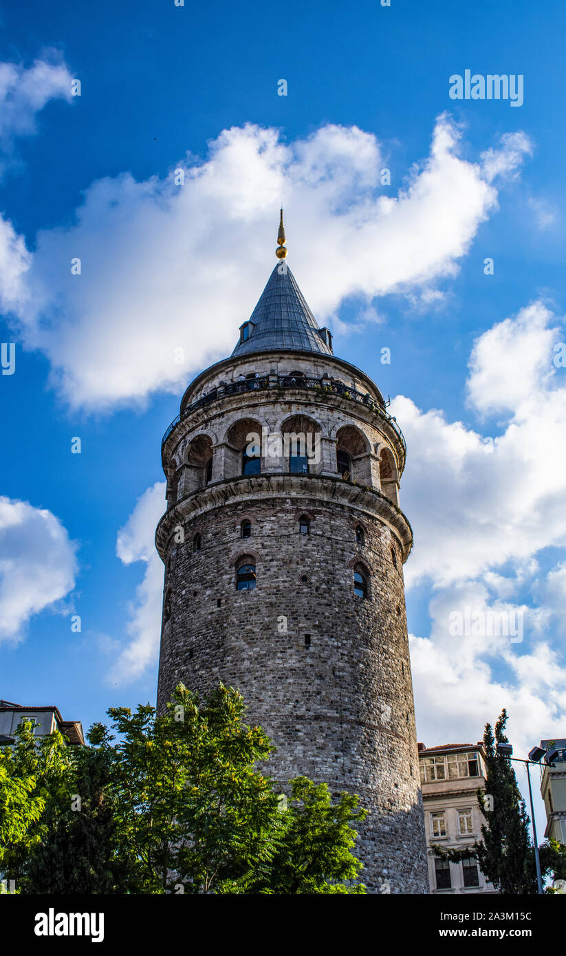 Istanbul, Türkei: der Galata-turm (Galata Kulesi oder Christea Turris), der berühmten mittelalterlichen steinernen Turm durch die Genuesen im Jahre 1348 in der karakoy Viertel gebaut Stockfoto