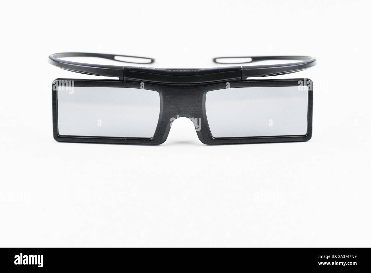 3D-Brille auf einem weißen Hintergrund. Dreidimensionalen Film. Eintauchen in den Film. Isoliert. Stockfoto