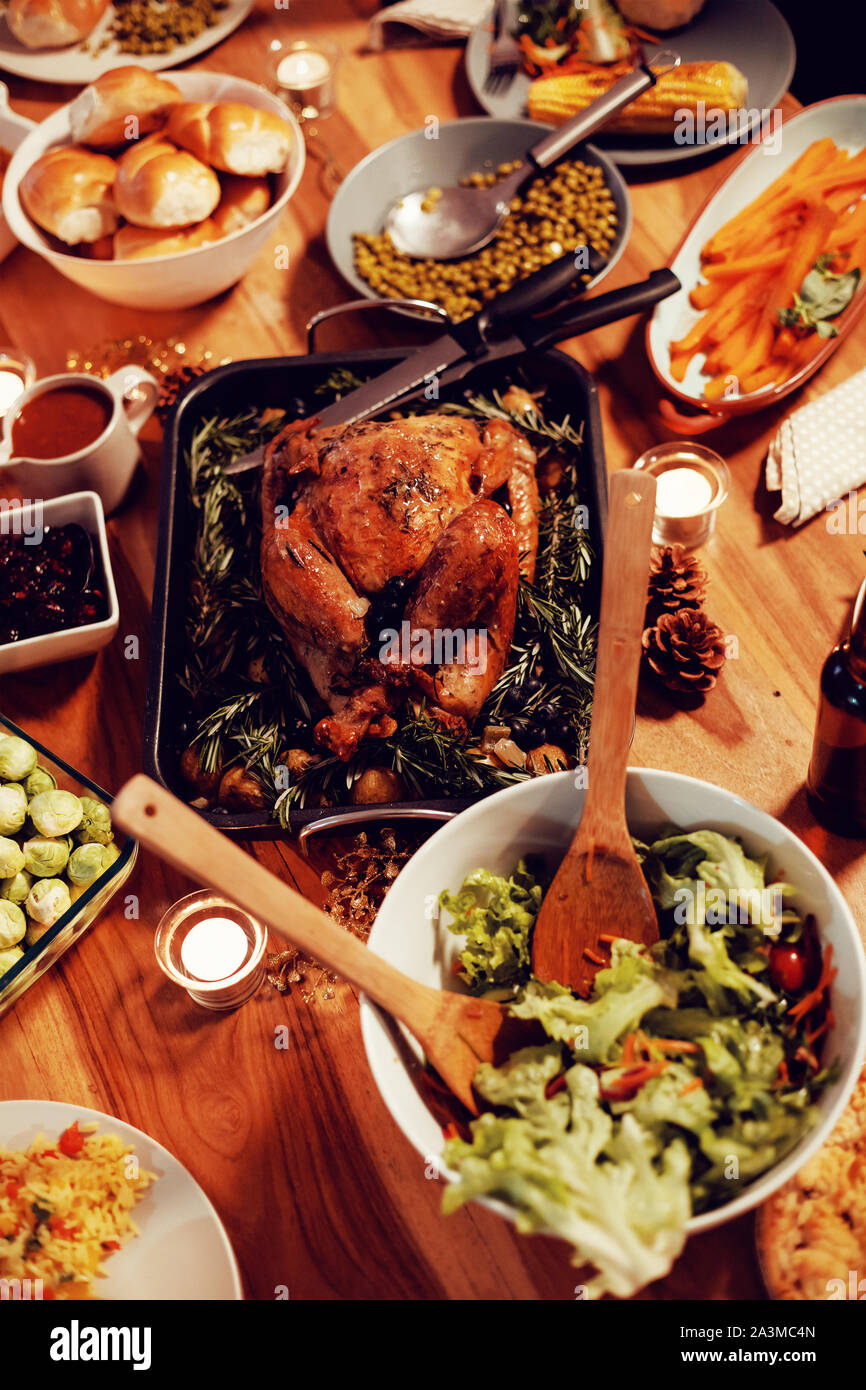 Thanksgiving Abendessen auf den Tisch zu Hause. Stockfoto