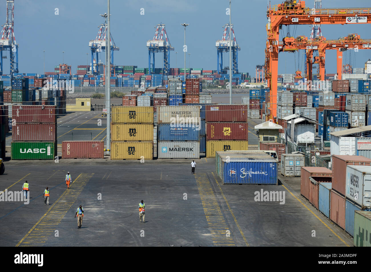 DSCHIBUTI, Doraleh Container Terminal (DCT), von einem chinesischen Unternehmen gebaut, werden die meisten Waren für oder aus Äthiopien über Dschibuti versandt, das von DP World betrieben wird, das sich im Besitz von Dubai World aus den Vereinigten arabischen emiraten befindet Stockfoto