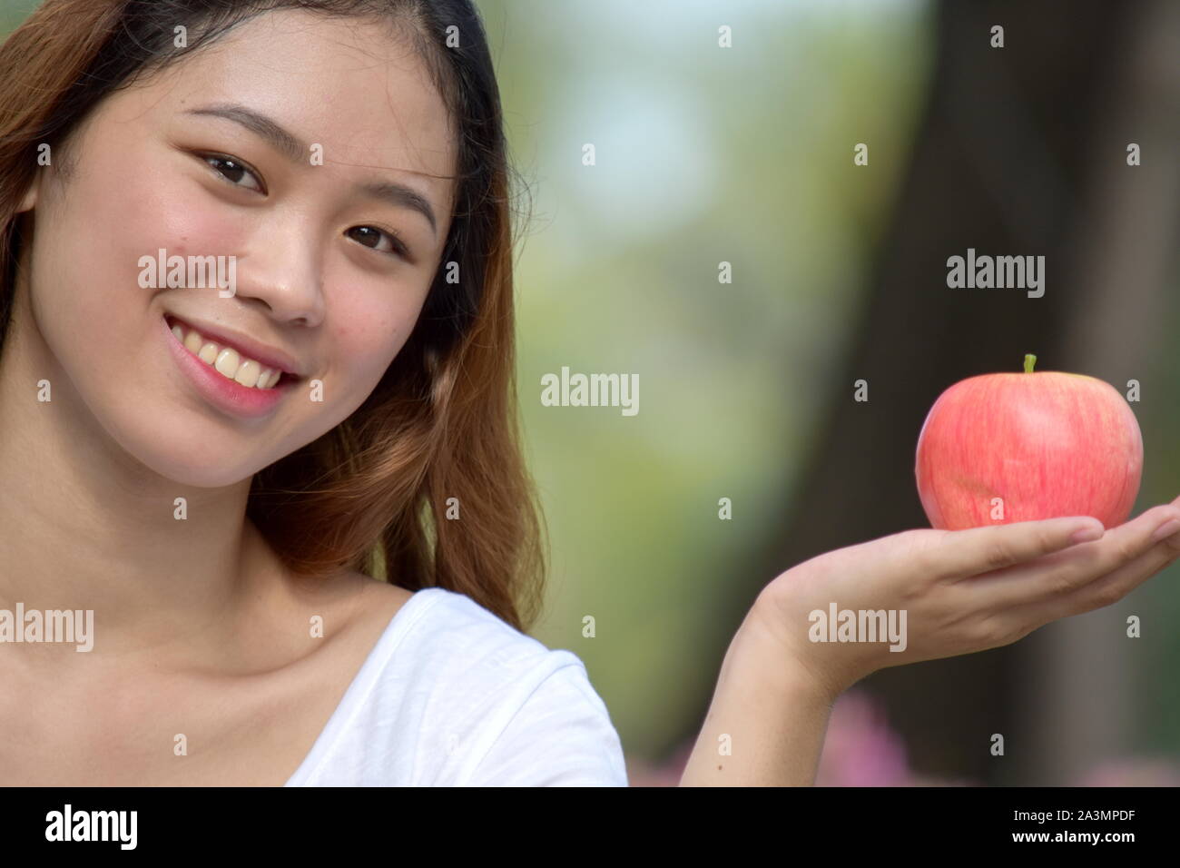Junge Minderheit weiblichen Lächelnd Stockfoto