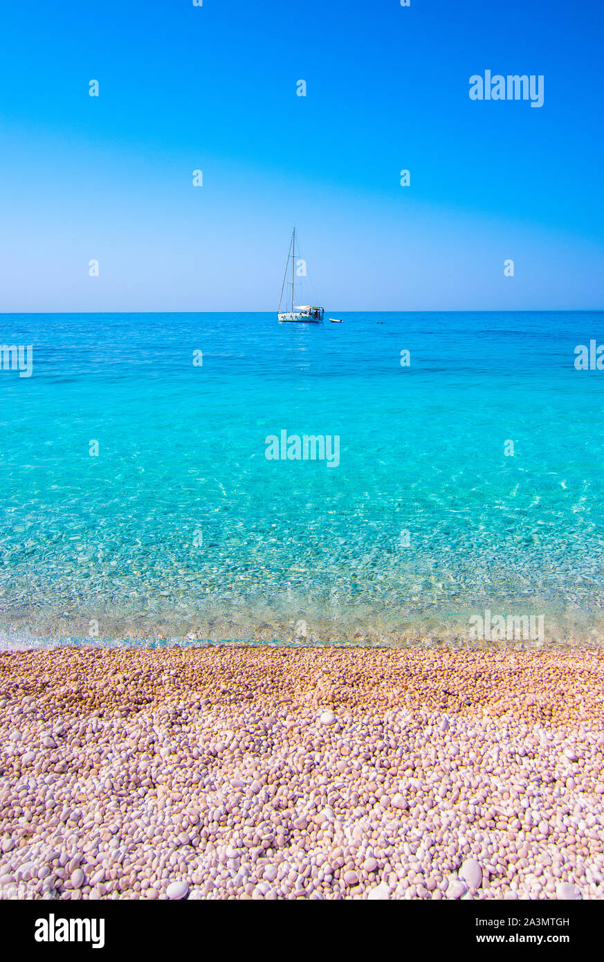 Berühmte Myrtos Beach in Kefalonia, Griechenland. Stockfoto