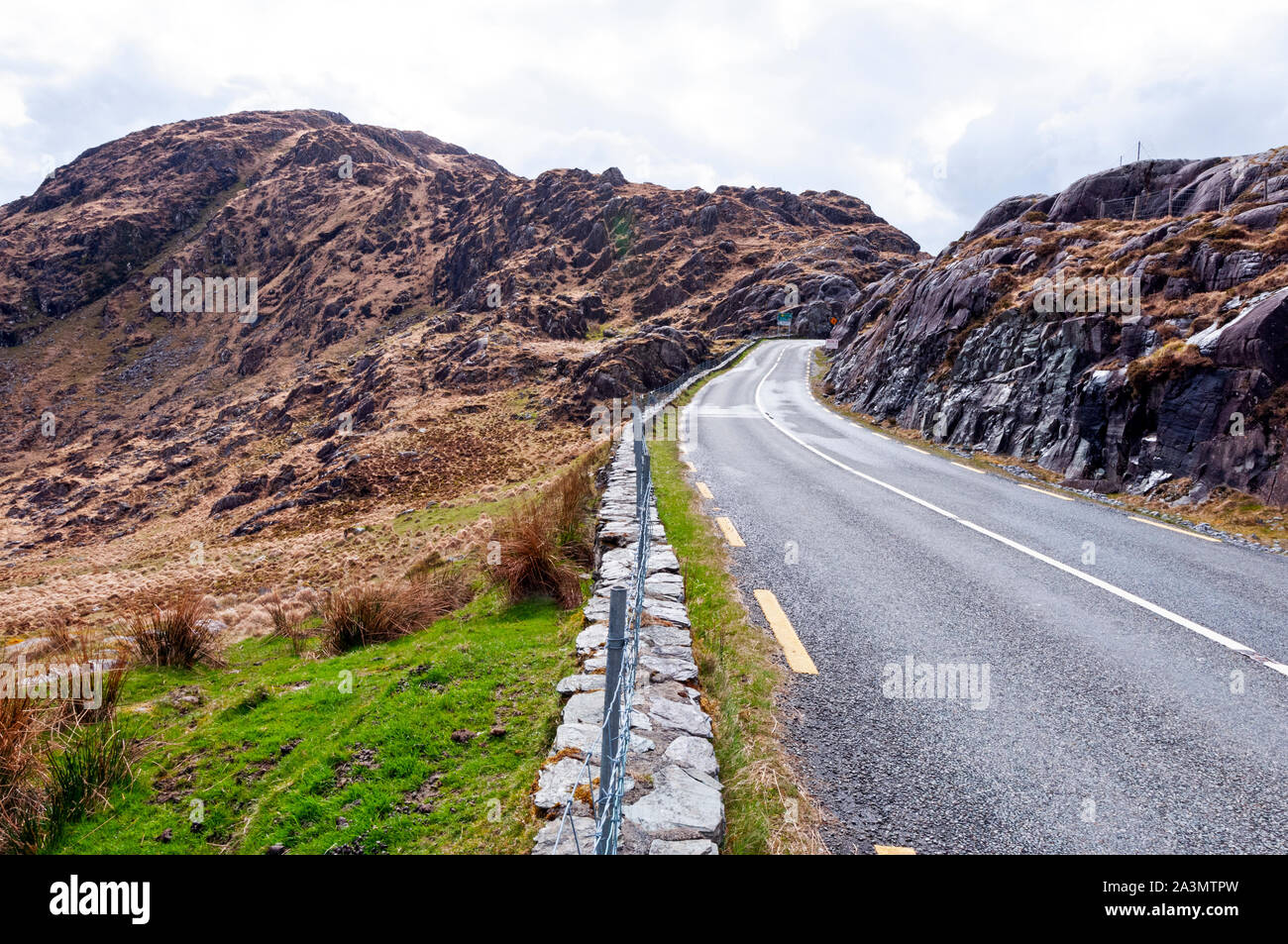 N71 über Molls Gap, Nationalpark Killarney, County Kerry, Irland Stockfoto