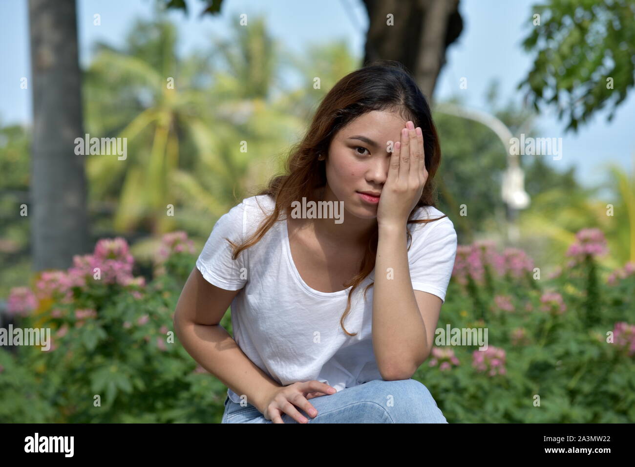 Eine erwachsene Frau beschämt Minderheit Stockfoto