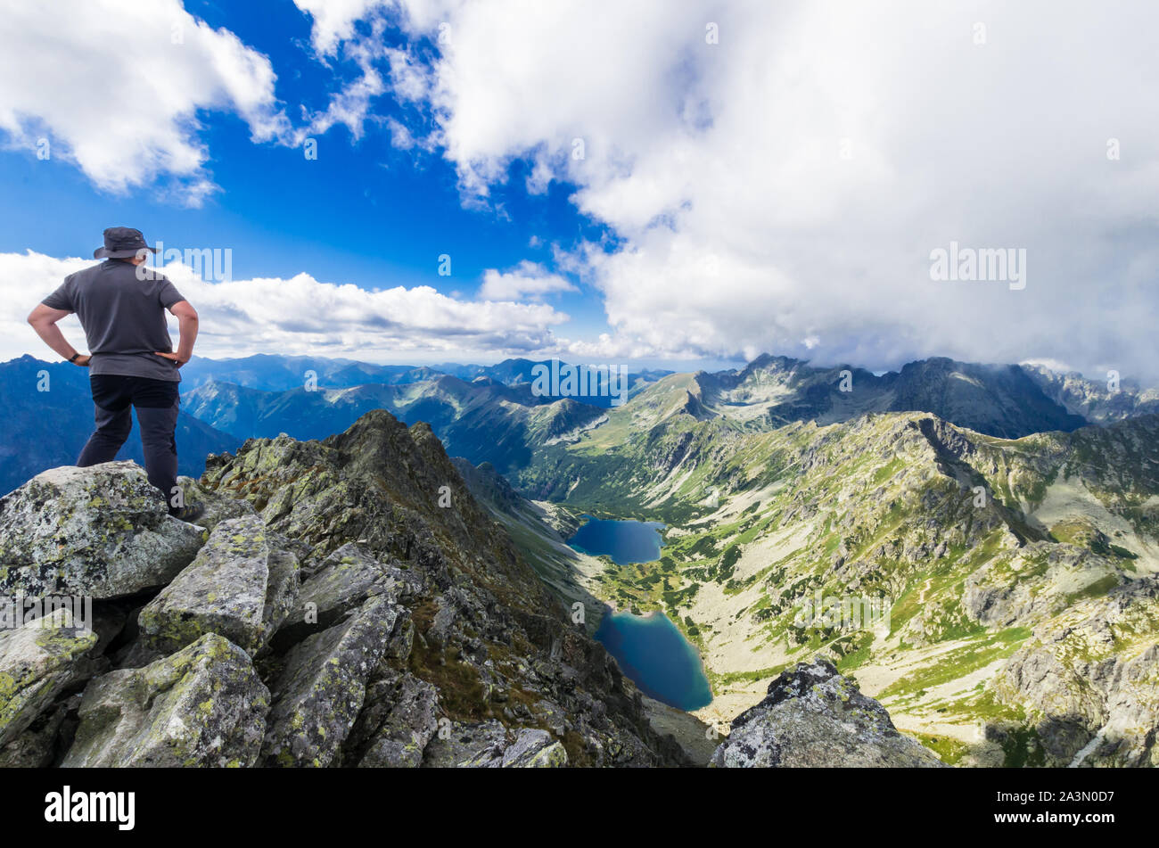 Hohe Tatra Bergrücken in Polen und der Slowakei. Blick vom Peak über Koprovsky Tatra Gebirge Stockfoto