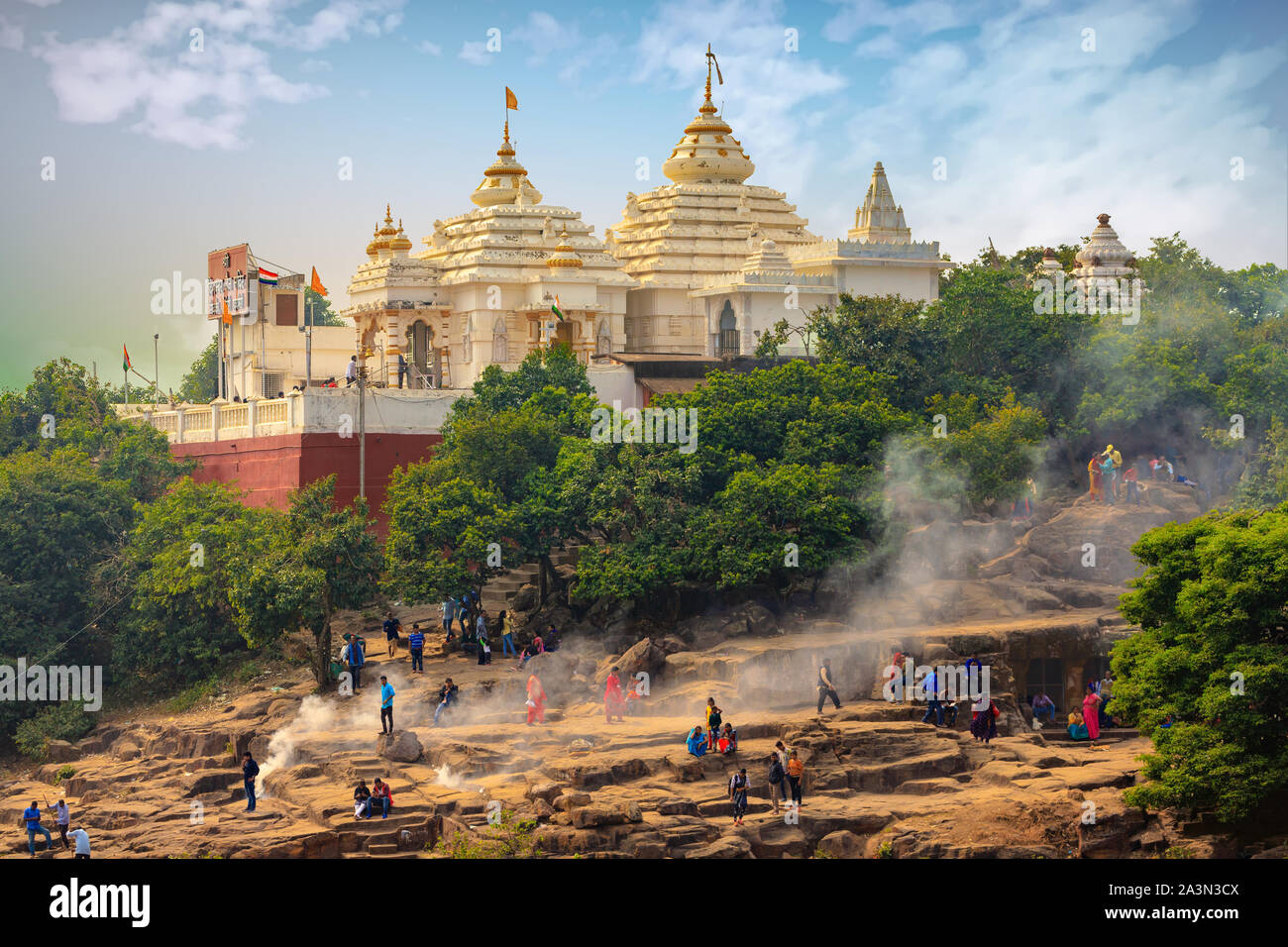 Überblick über die Jain Tempel, an der Spitze eines Hügels in der Nähe von Bhubaneswar, Indien Stockfoto