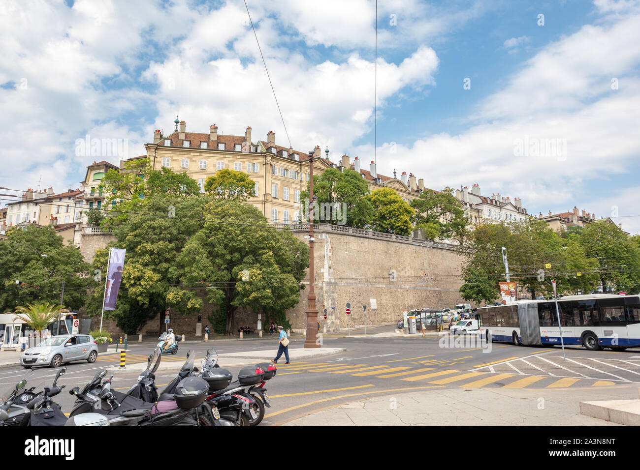 Place de Neuve in Genf mit der Buste Henri Dunant und der Museumsstiftung Tatiana Zoubov im Hintergrund Stockfoto