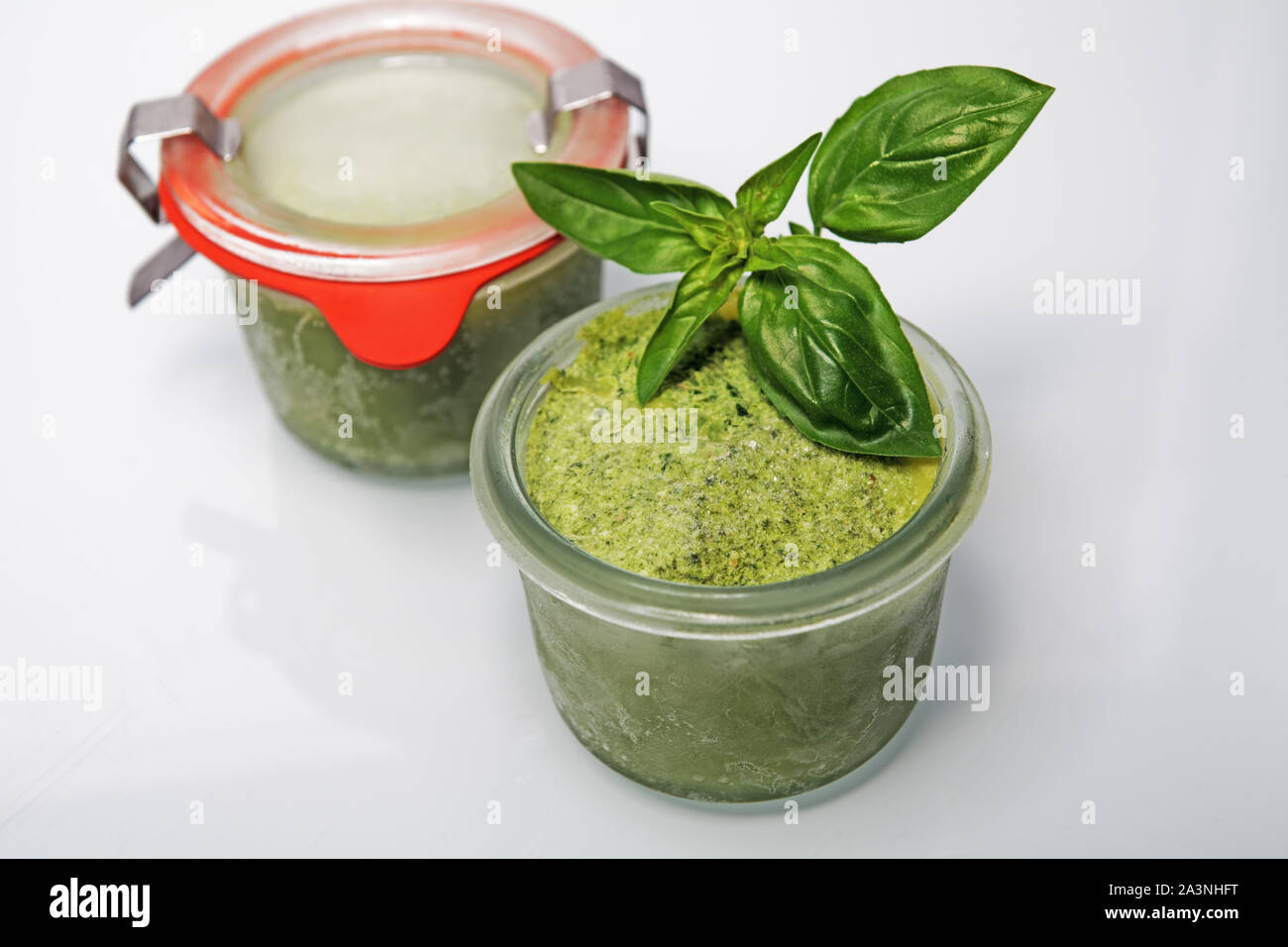 Tiefgefrorene grüne Pesto Stockfoto