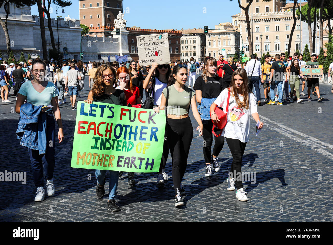 27. Sep 2019. Climate Action Woche. Freitags für Zukunft. Schule Streik für das Klima. Schüler und Jugendliche mit Plakaten in Rom, Italien. Stockfoto