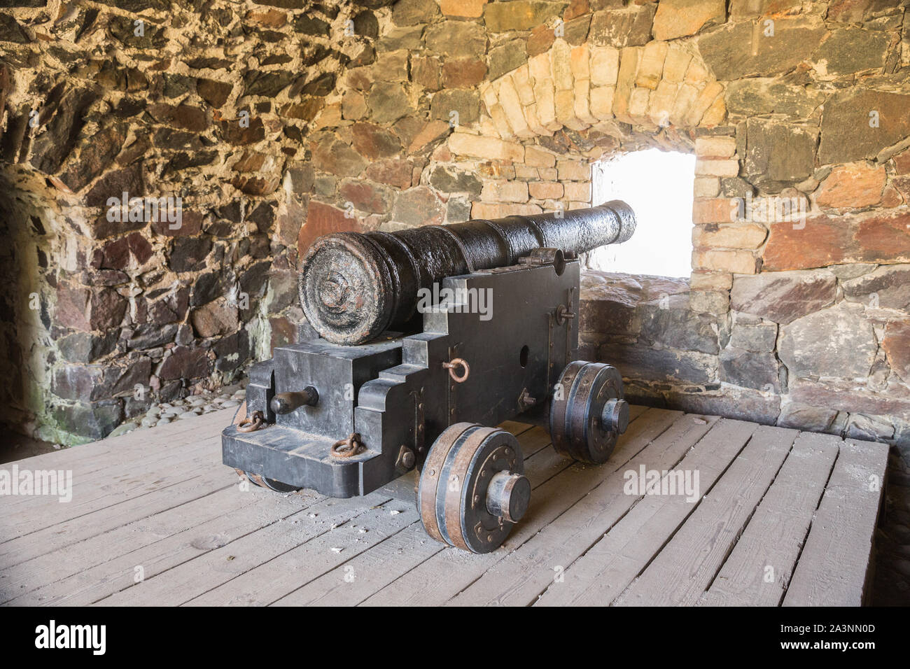 18. jahrhundert alte Waffe in einer Kasematte der Küstengebiete Befestigungsanlagen auf der Insel von Kustaanmiekka der Suomenlinna Festung (oder Sveaborg), Helsinki Stockfoto