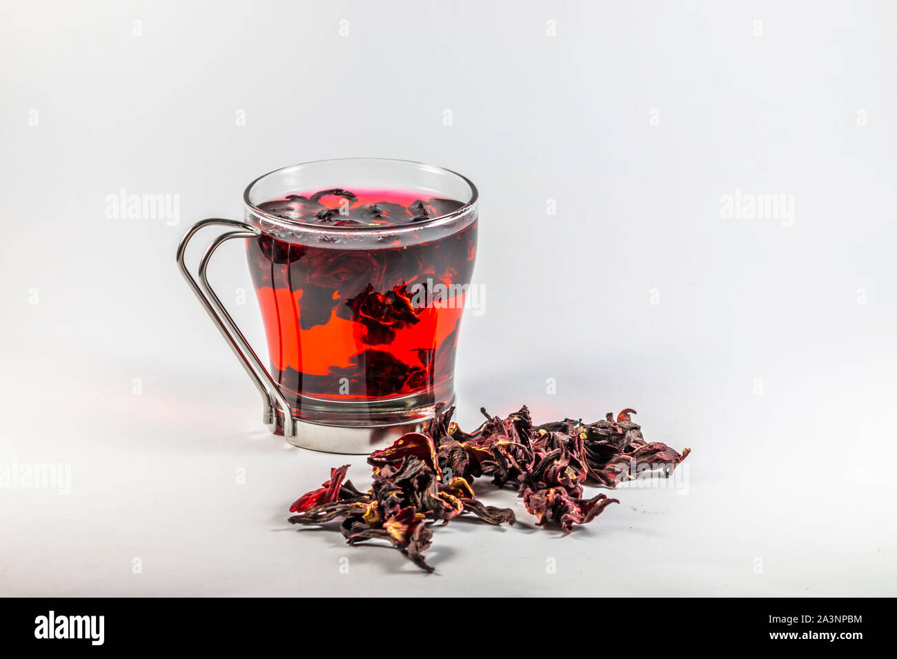 Natürliche Hibiskus Tee in Tasse Stockfoto