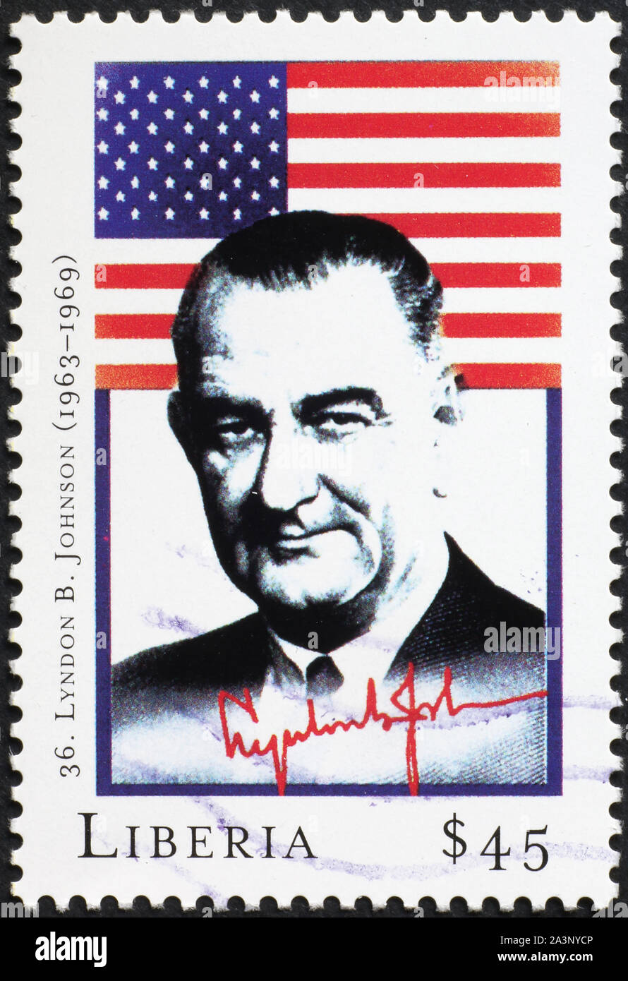 Präsident Lyndon Johnson und Flagge auf Briefmarke Stockfoto