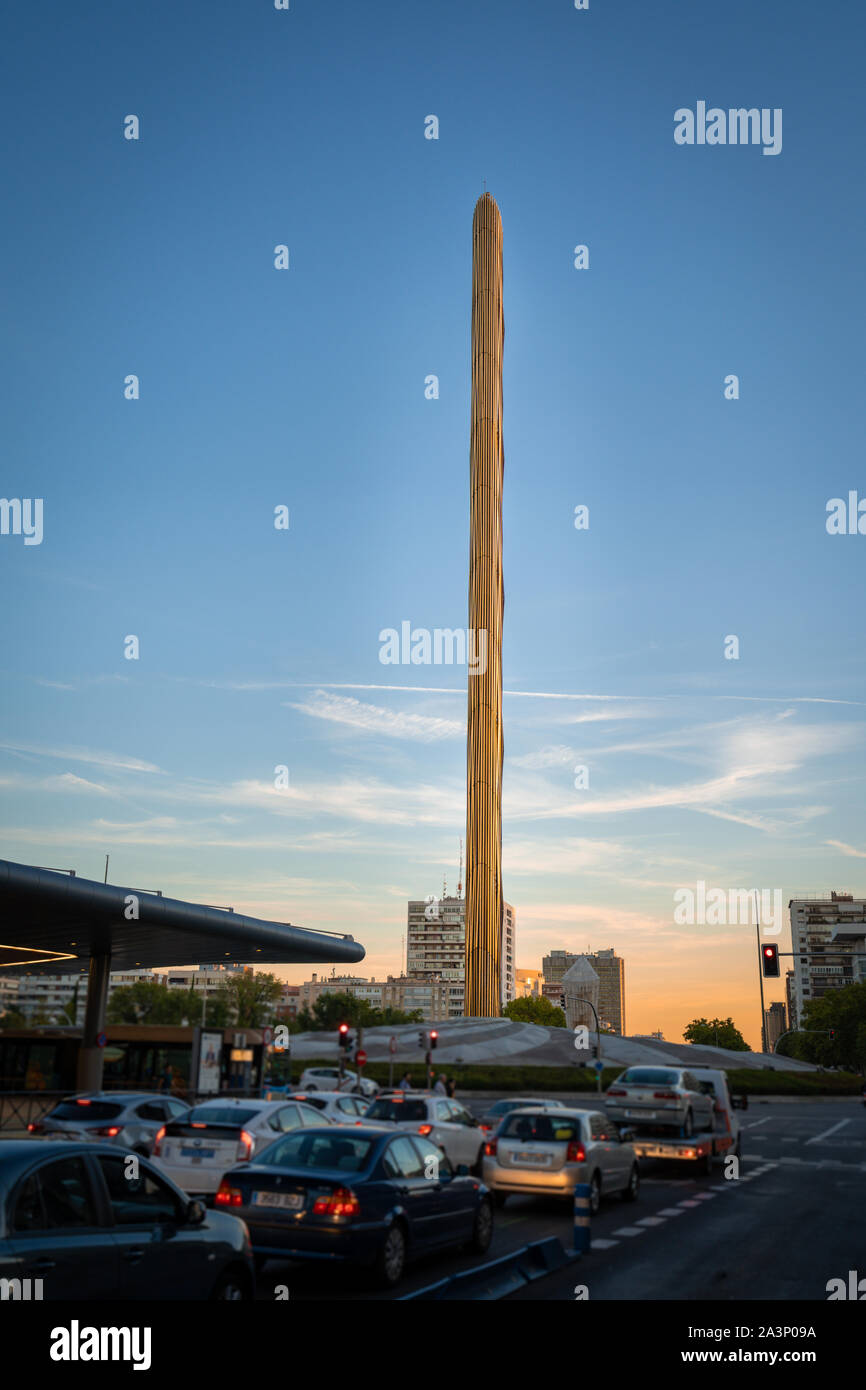 Obelisk von Calatrava in Plaza de Castilla, Madrid. Stockfoto