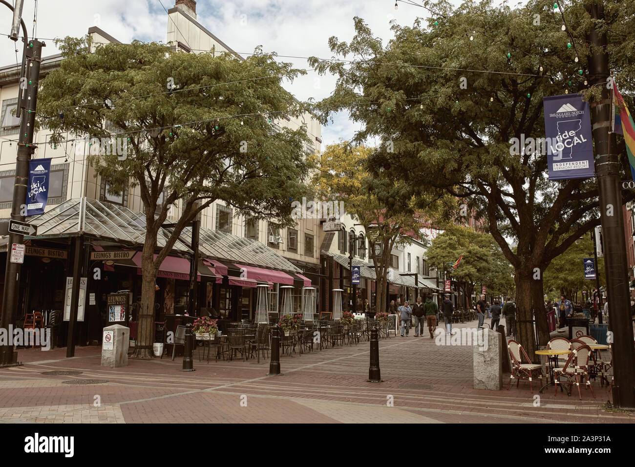 Burlington, Vermont - 29. September 2019: Geschäften und Restaurants entlang der Fußgängerzone Church Street Marketplace. Stockfoto