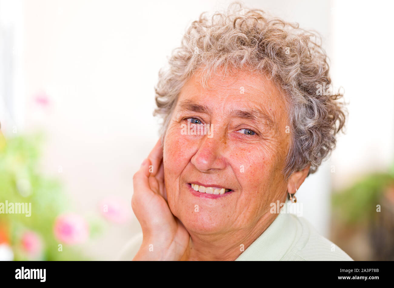 Nahaufnahme Foto eines glücklichen ältere Frau Stockfoto
