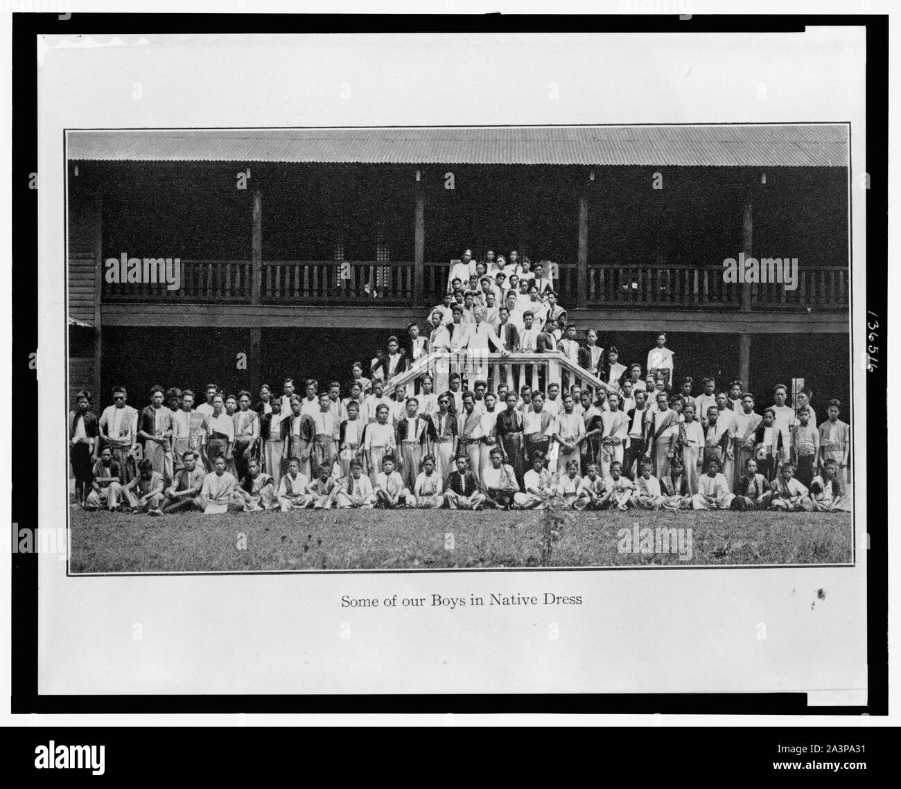 Einige unserer Jungen in native Dress Stockfoto