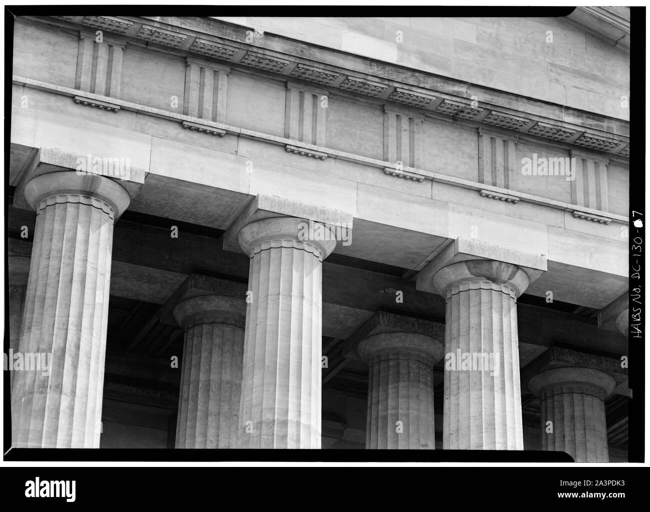 7. DETAIL, FRONT, Vorhalle, KAPITELLE Englisch: 7. DETAIL, FRONT, Vorhalle, KAPITELLE - Patent Office Building, begrenzt durch 7., 9., F&G Straßen, Northwest, Washington, District of Columbia, DC Stockfoto