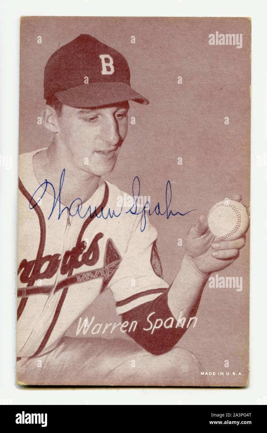 1950s Era schwarz und weiß Baseball card von Halle des Ruhmes Krug Warren Spahn mit dem Boston Braves. Stockfoto