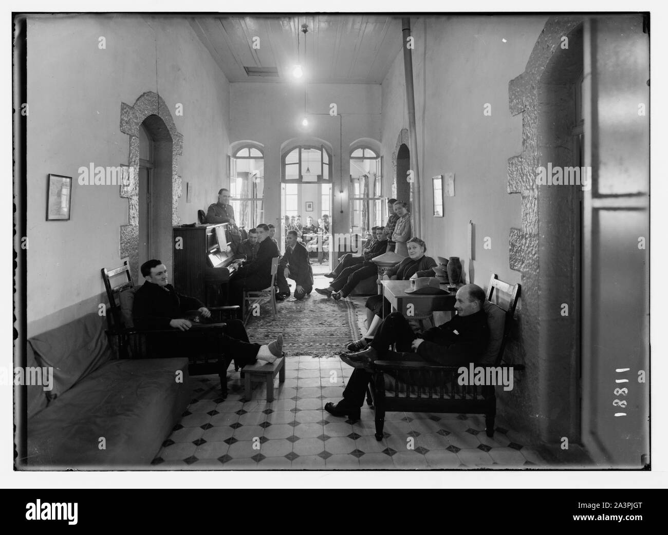 St. Andrew's House. Lounge. Rot Querschnitt. Rekonvaleszenten Gruppe. Stockfoto