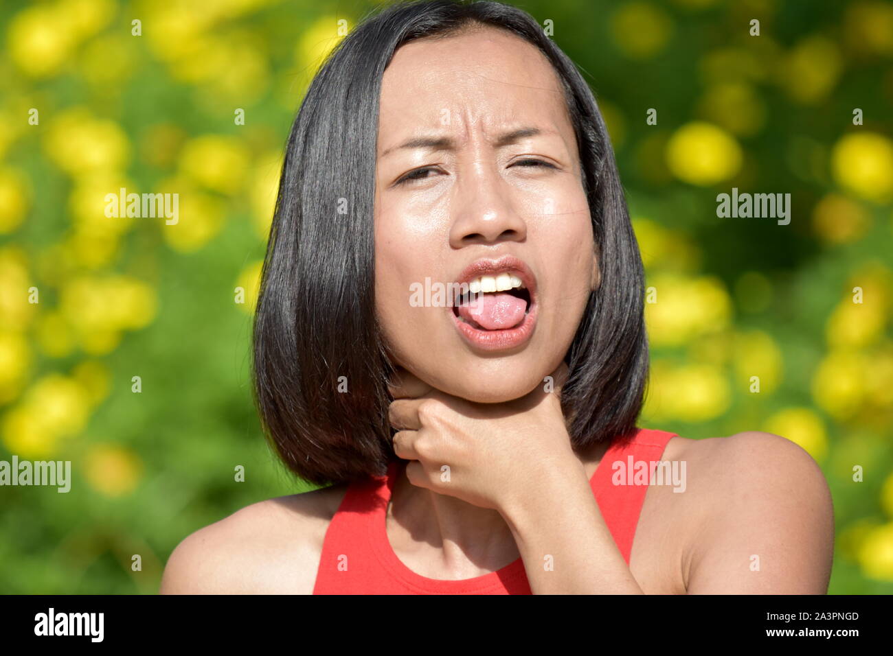 Choking woman Fotos und Bildmaterial in hoher Auflösung Alamy