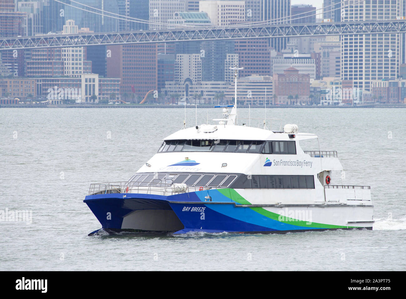 Oakland, CA - Februar 08, 2019: Der San Francisco Bay Fähre bietet Passenger service von Oakland und Alameda zum Ferry Building, Pier 41, Engel Stockfoto
